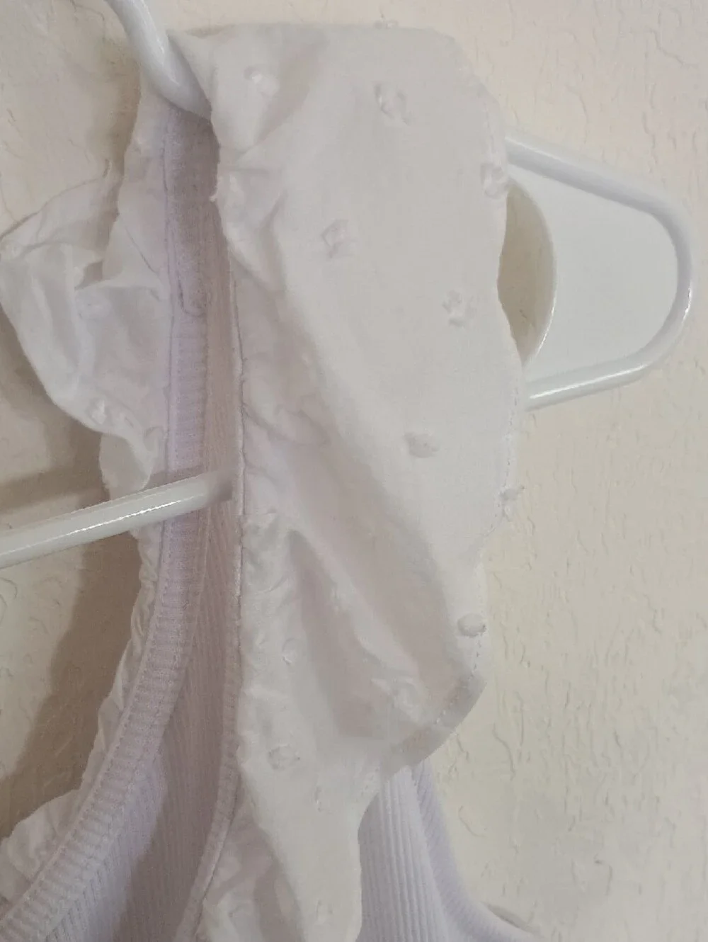 Who What Wear White Ruffle Neck Sleeveless Camisole - Picture 3 of 7